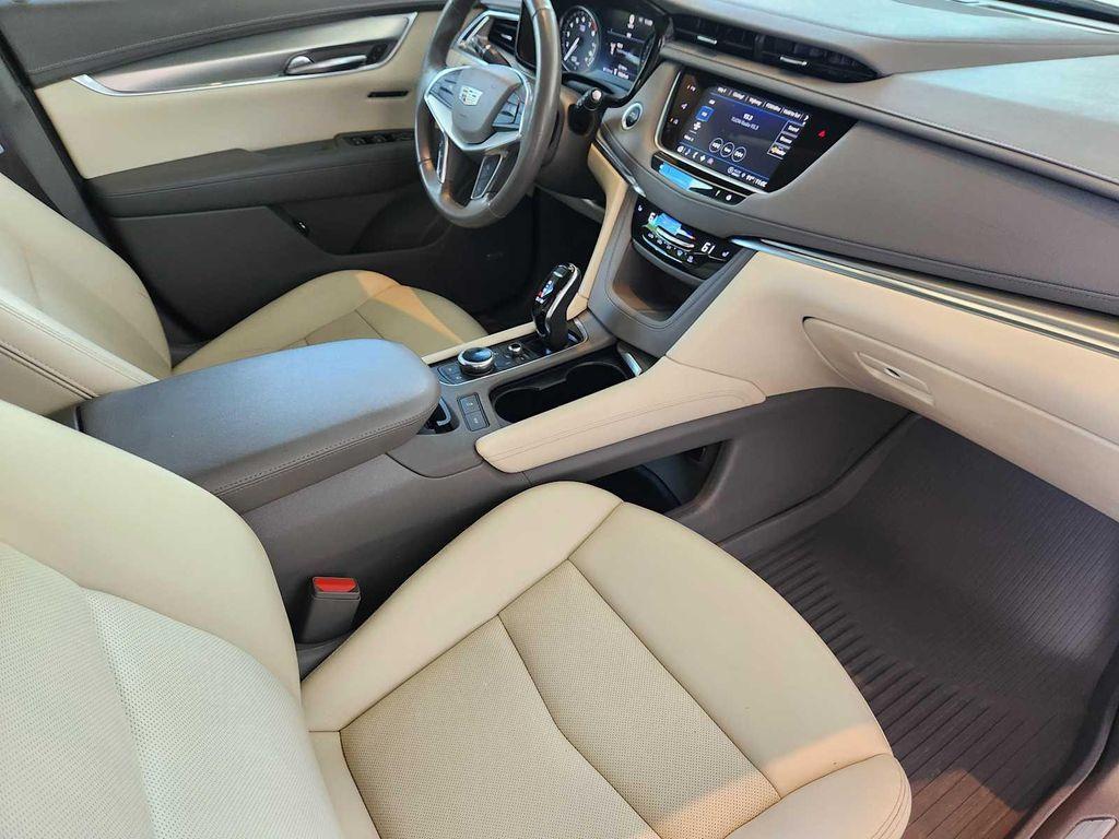 used 2022 Cadillac XT5 car, priced at $21,991