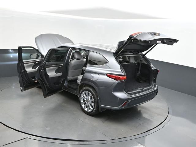 used 2021 Toyota Highlander car, priced at $27,333