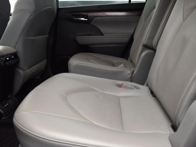 used 2021 Toyota Highlander car, priced at $27,333