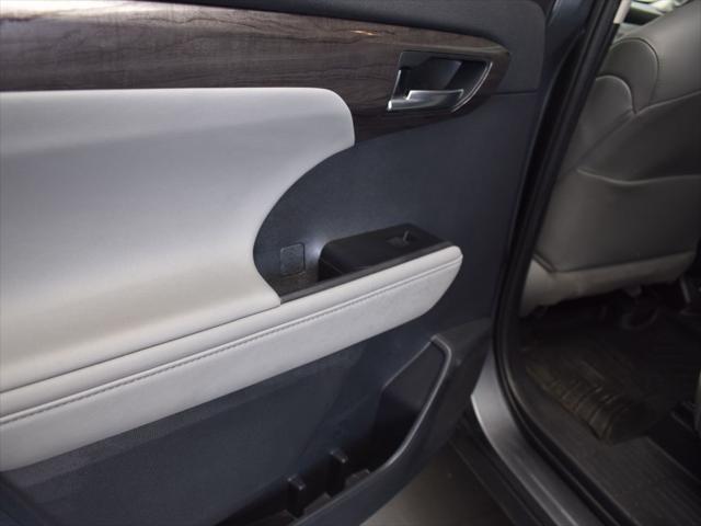 used 2021 Toyota Highlander car, priced at $27,333