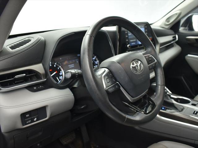 used 2021 Toyota Highlander car, priced at $27,333