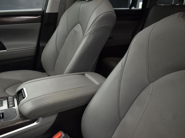 used 2021 Toyota Highlander car, priced at $27,333