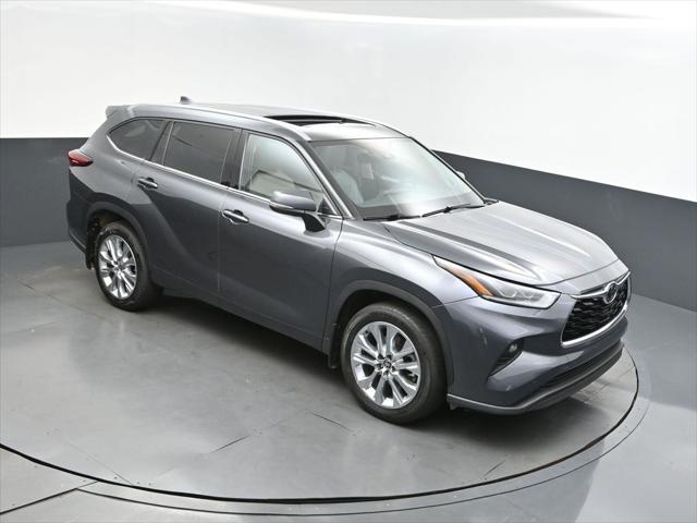 used 2021 Toyota Highlander car, priced at $27,333