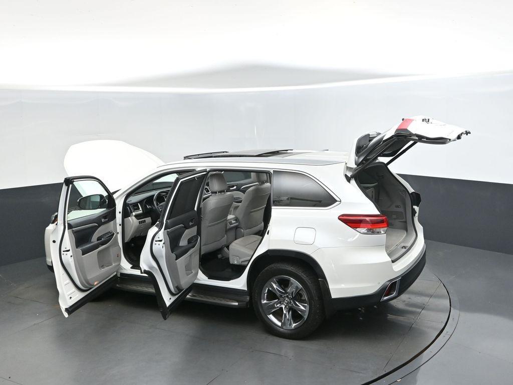 used 2019 Toyota Highlander car, priced at $28,000