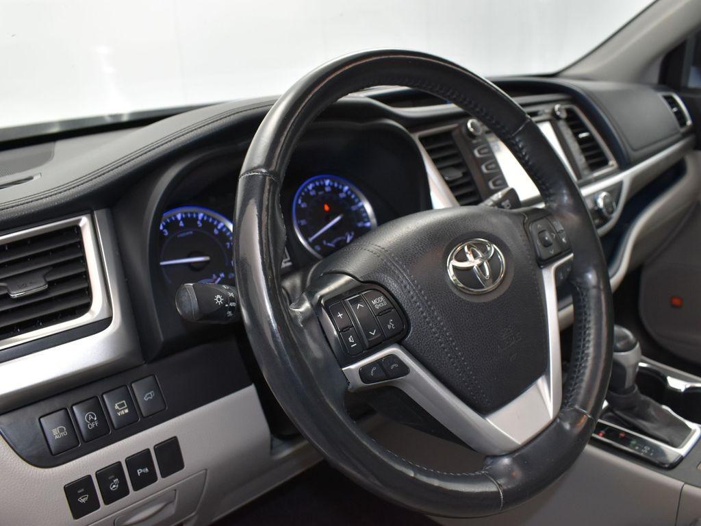 used 2019 Toyota Highlander car, priced at $28,000
