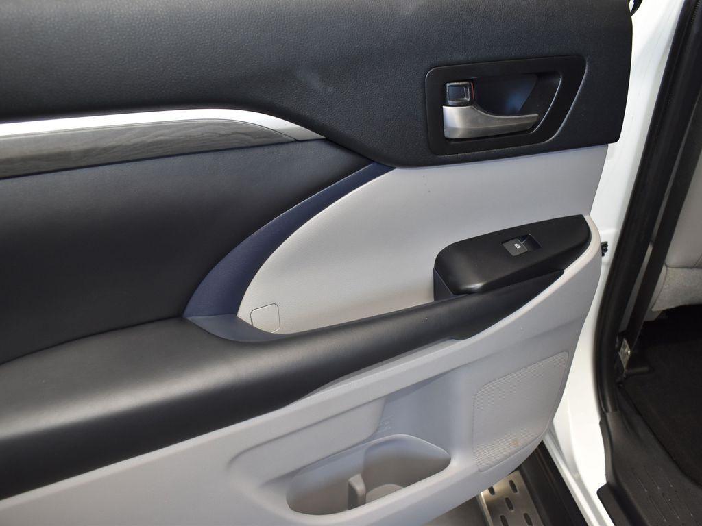 used 2019 Toyota Highlander car, priced at $28,000
