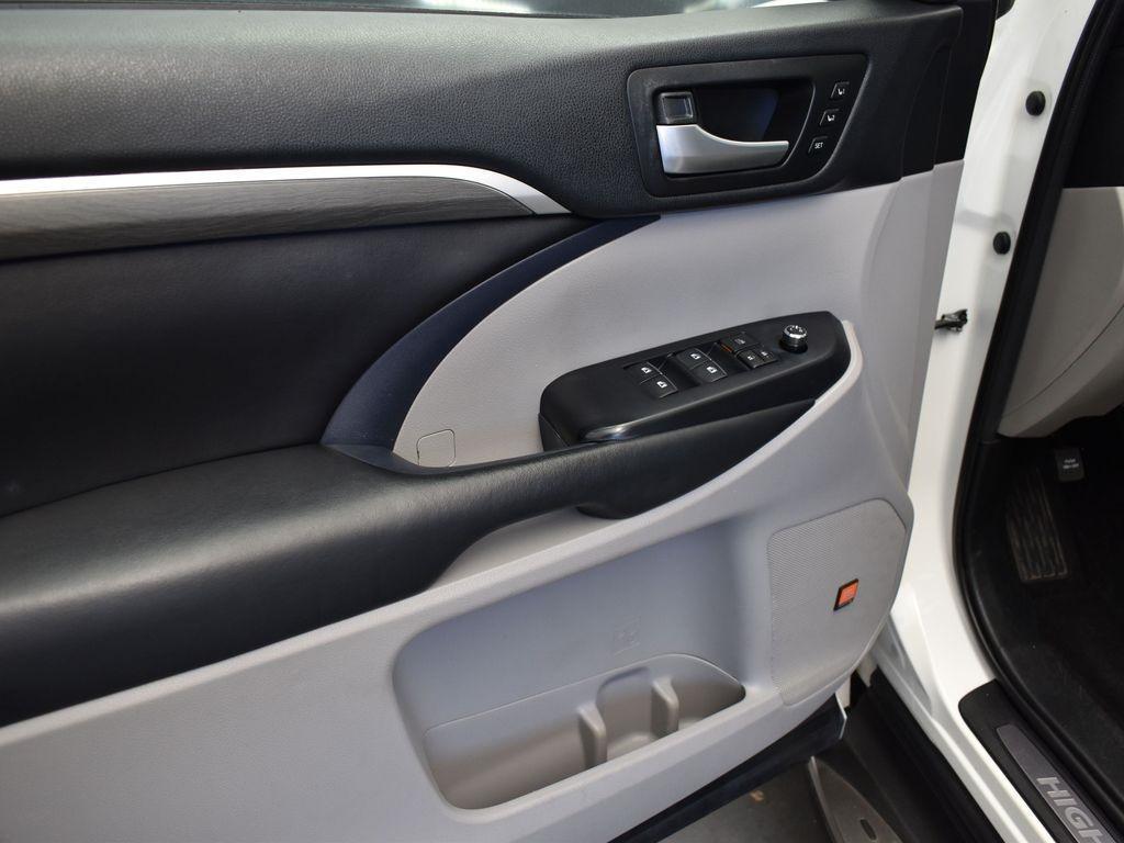 used 2019 Toyota Highlander car, priced at $28,000