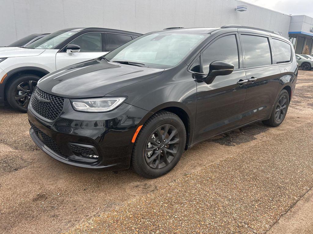 used 2022 Chrysler Pacifica car, priced at $24,900