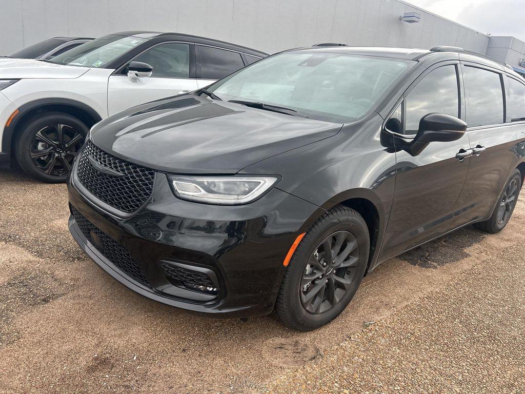 used 2022 Chrysler Pacifica car, priced at $24,900