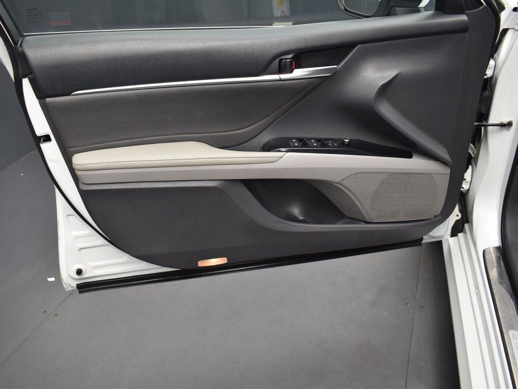 used 2018 Toyota Camry Hybrid car, priced at $19,000