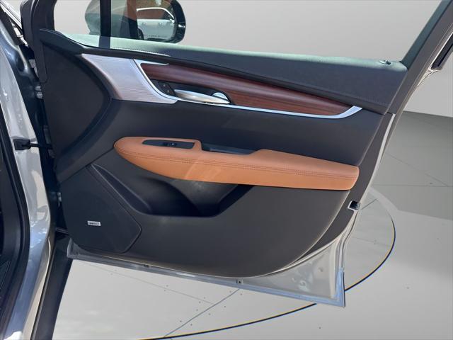 new 2025 Cadillac XT5 car, priced at $54,685