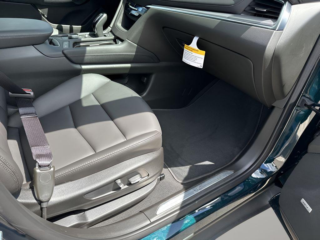 new 2025 Cadillac XT5 car, priced at $44,915