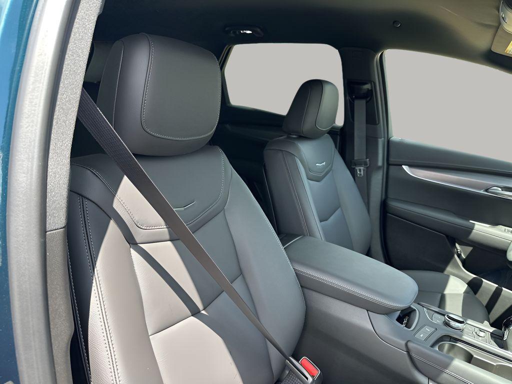 new 2025 Cadillac XT5 car, priced at $44,915