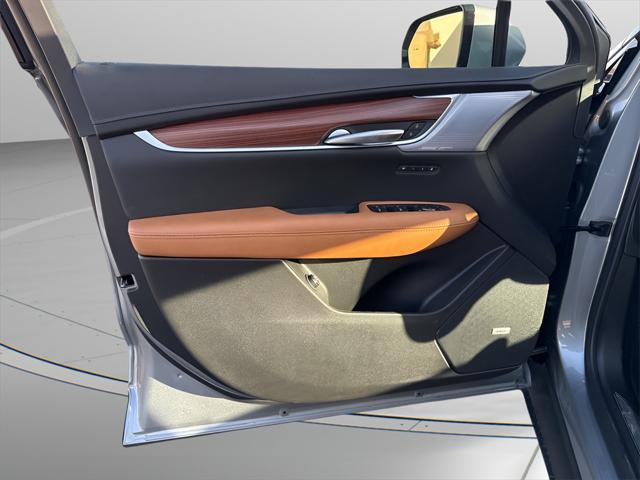 new 2025 Cadillac XT5 car, priced at $56,254