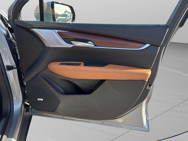new 2025 Cadillac XT5 car, priced at $56,254
