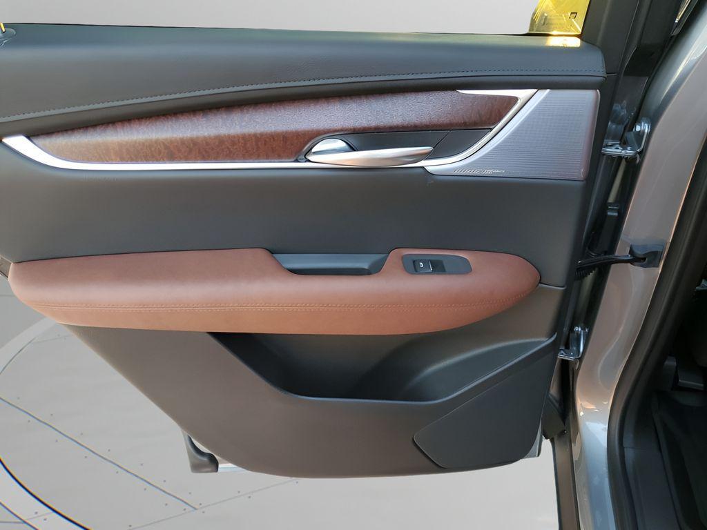 new 2025 Cadillac XT5 car, priced at $52,759