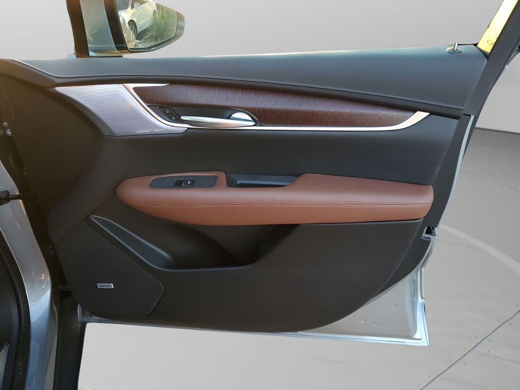 new 2025 Cadillac XT5 car, priced at $52,759