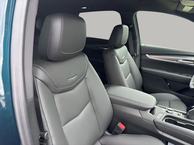 new 2025 Cadillac XT5 car, priced at $45,539