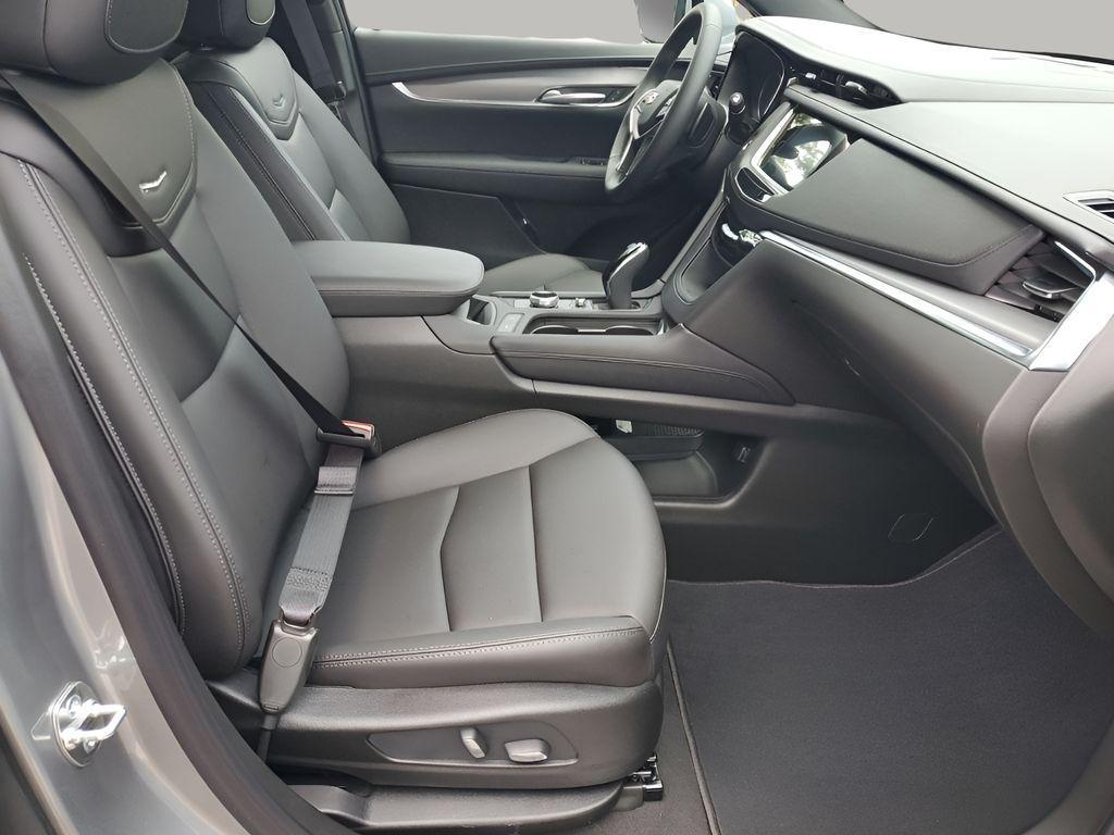 new 2025 Cadillac XT5 car, priced at $44,290
