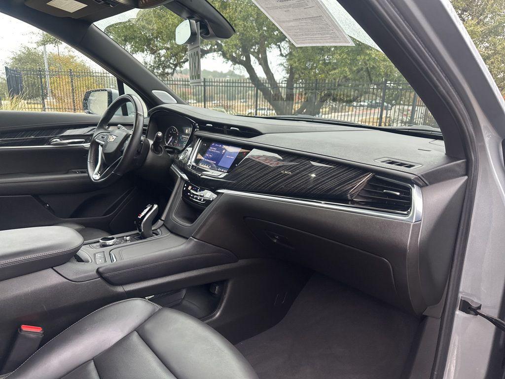used 2025 Cadillac XT6 car, priced at $42,987