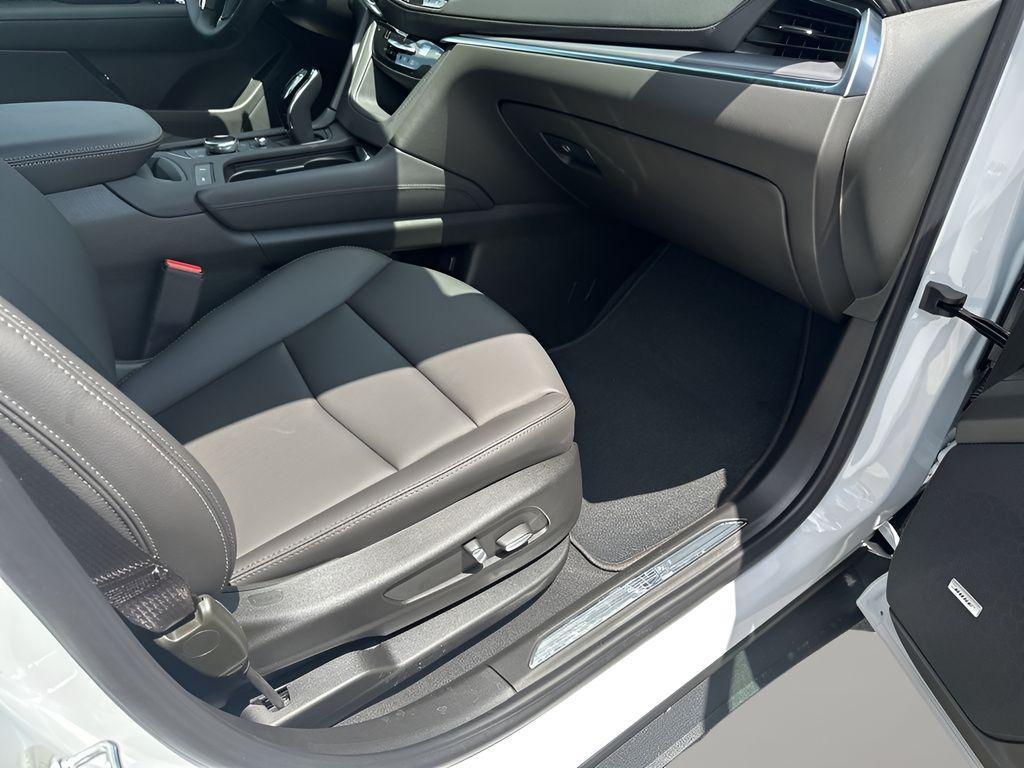 new 2025 Cadillac XT5 car, priced at $45,515