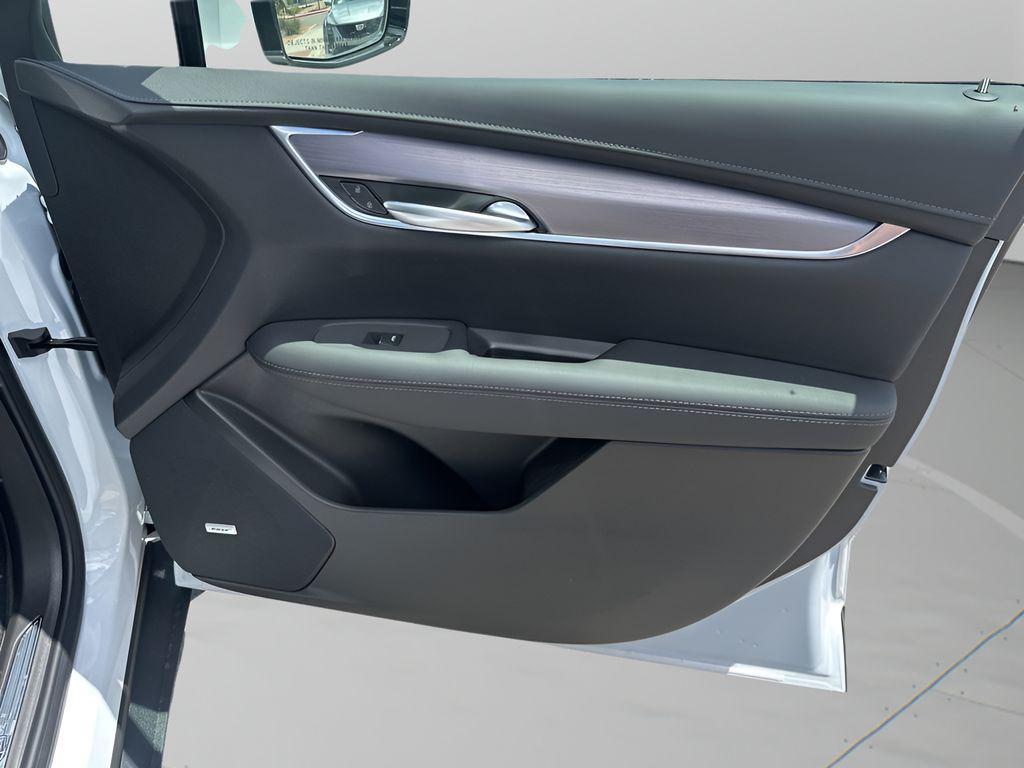 new 2025 Cadillac XT5 car, priced at $45,515