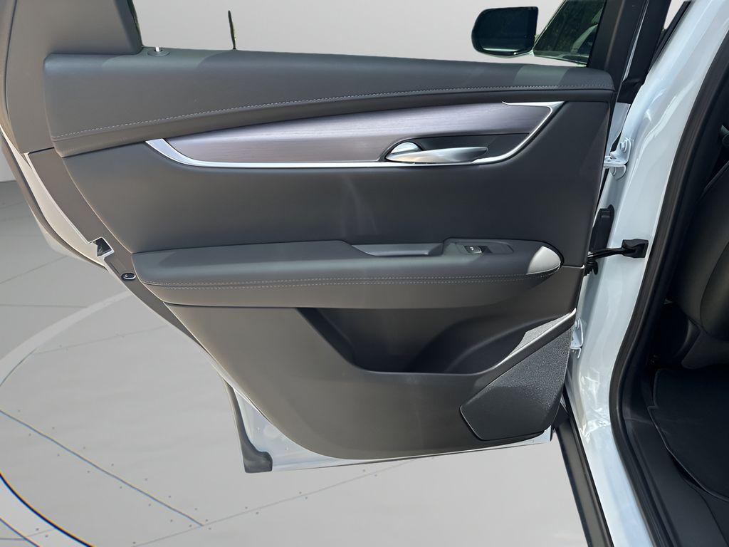 new 2025 Cadillac XT5 car, priced at $45,515