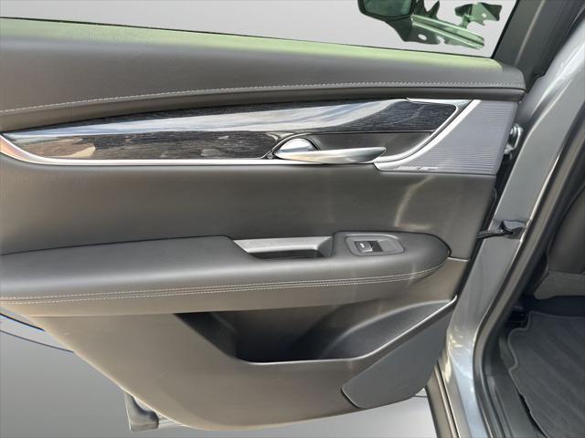 used 2022 Cadillac XT5 car, priced at $33,399
