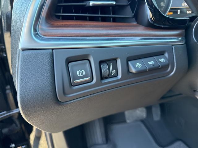 new 2025 Cadillac XT5 car, priced at $56,890