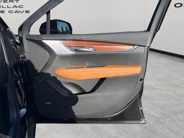 new 2025 Cadillac XT5 car, priced at $56,890