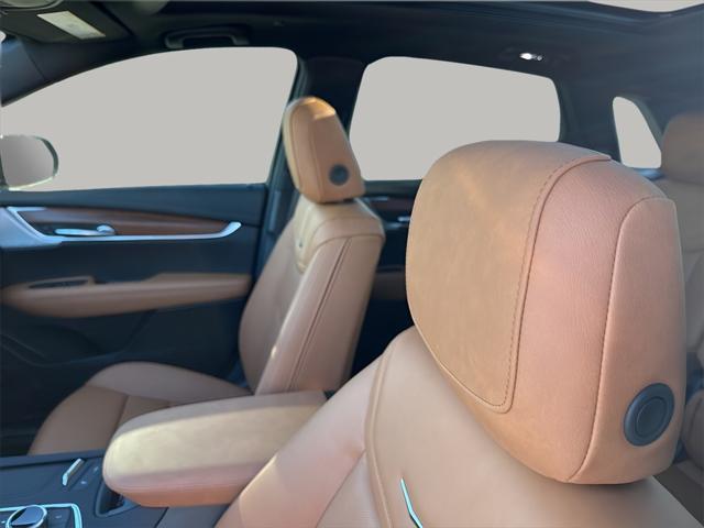 new 2025 Cadillac XT5 car, priced at $56,890