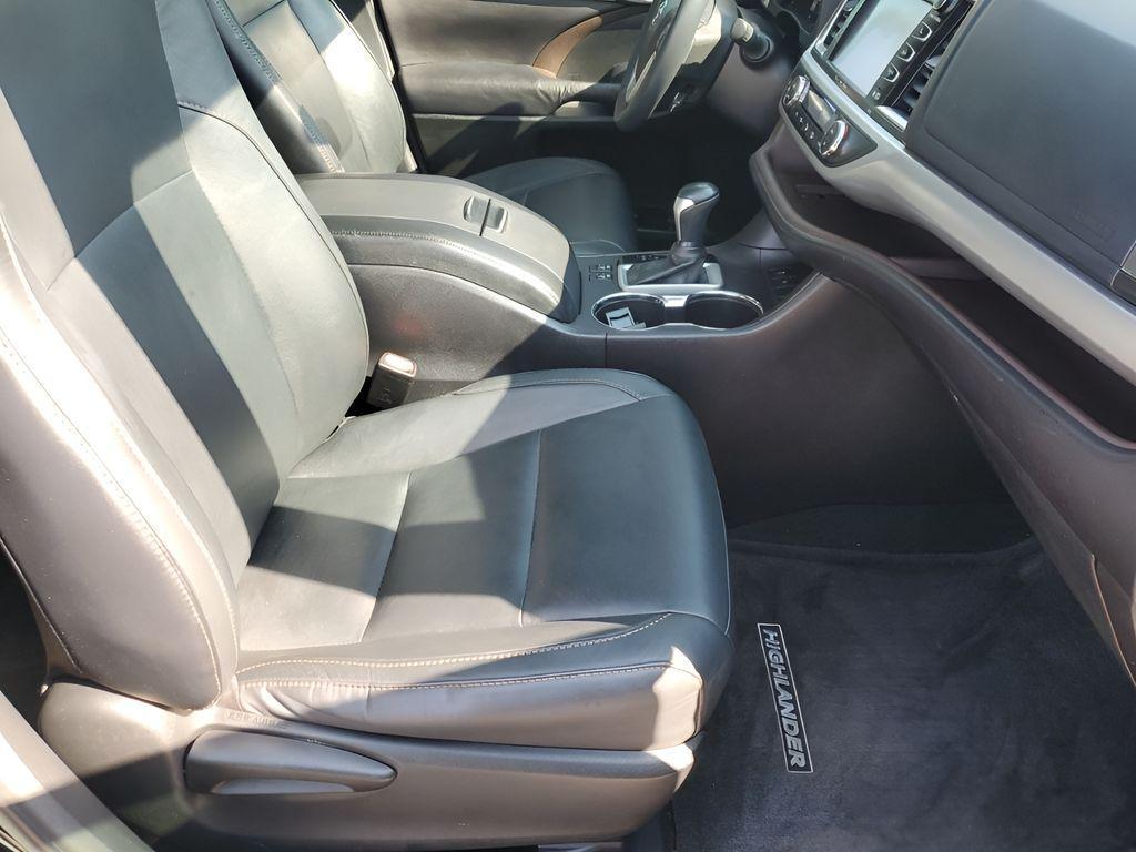 used 2016 Toyota Highlander car, priced at $19,422