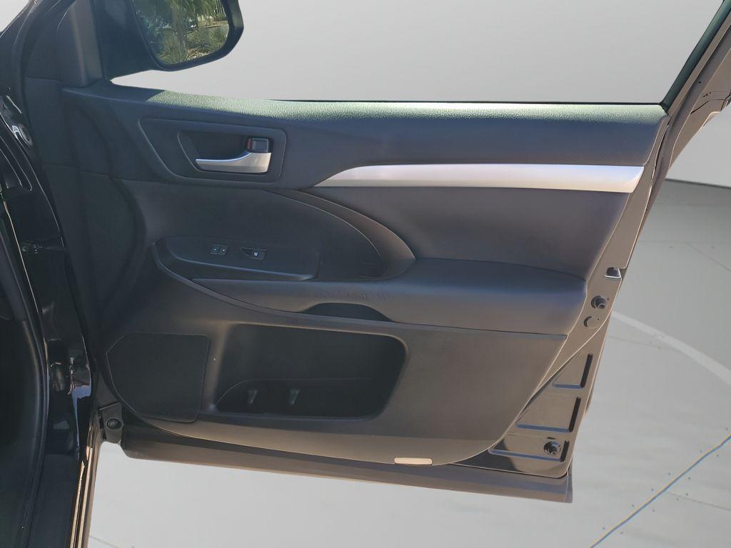 used 2016 Toyota Highlander car, priced at $19,422