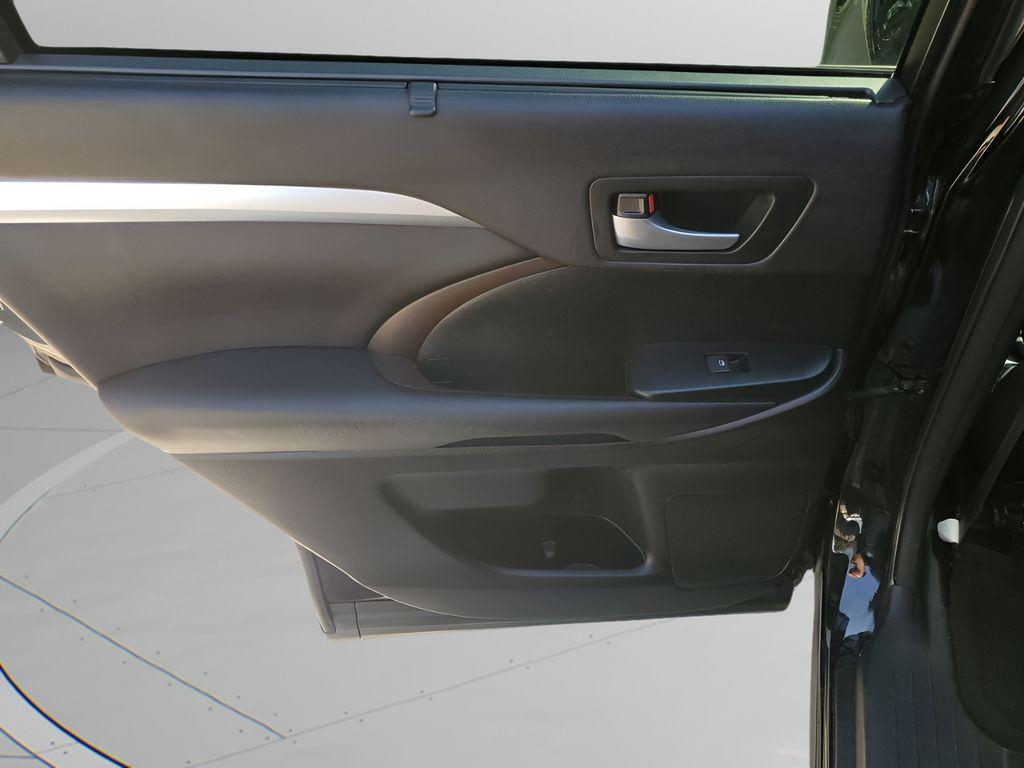 used 2016 Toyota Highlander car, priced at $19,422