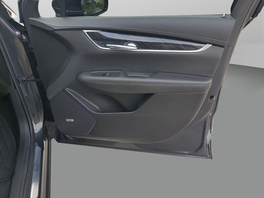 used 2022 Cadillac XT6 car, priced at $35,299