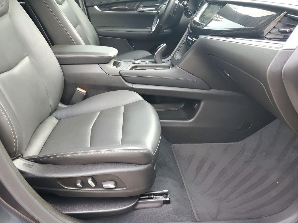 used 2022 Cadillac XT6 car, priced at $35,299