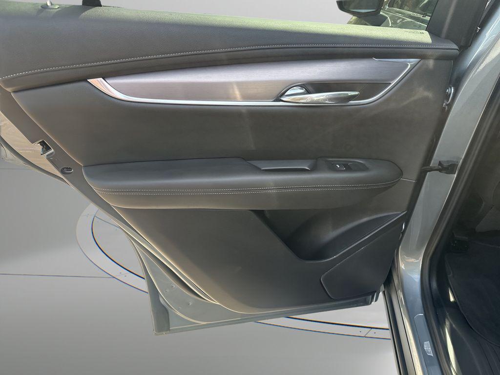 used 2023 Cadillac XT6 car, priced at $33,999