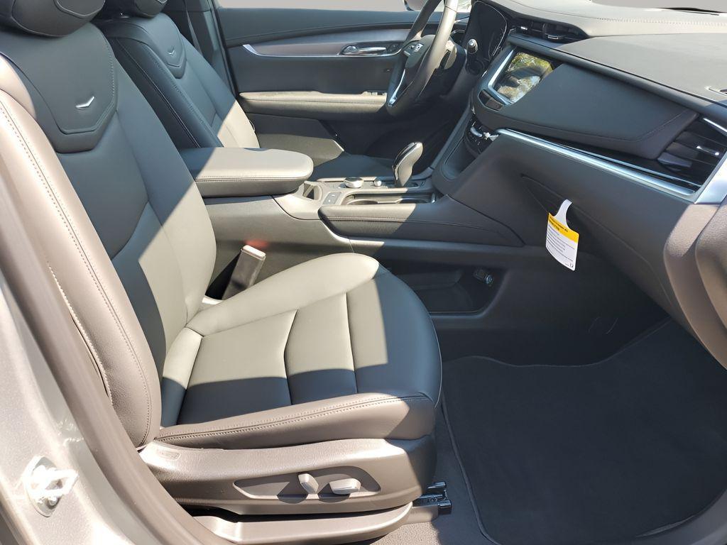 new 2025 Cadillac XT6 car, priced at $48,765