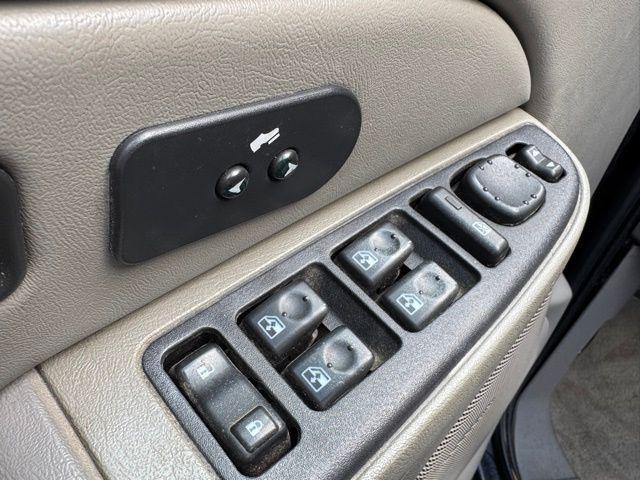 used 2006 Chevrolet Suburban car, priced at $14,995