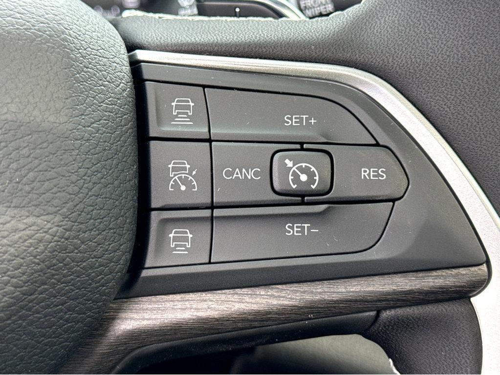 new 2025 Jeep Grand Cherokee car, priced at $52,735
