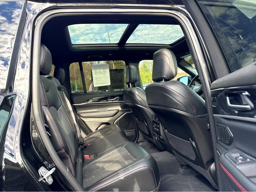 used 2022 Jeep Grand Cherokee car, priced at $35,890