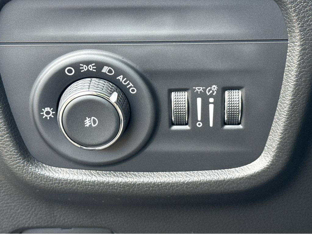 used 2022 Jeep Grand Cherokee car, priced at $35,890