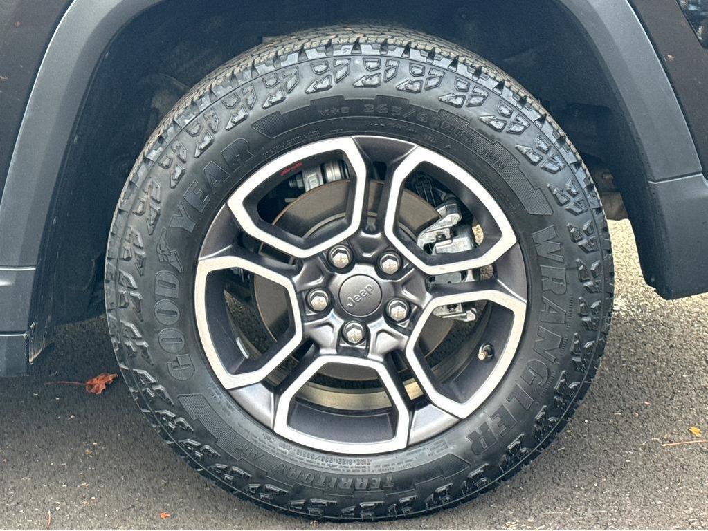 used 2022 Jeep Grand Cherokee car, priced at $35,890