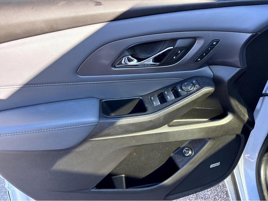 used 2021 Chevrolet Traverse car, priced at $26,500