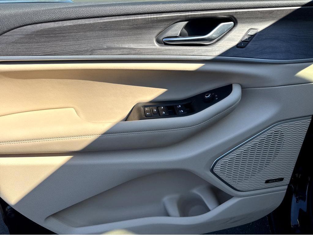 used 2021 Jeep Grand Cherokee L car, priced at $25,500