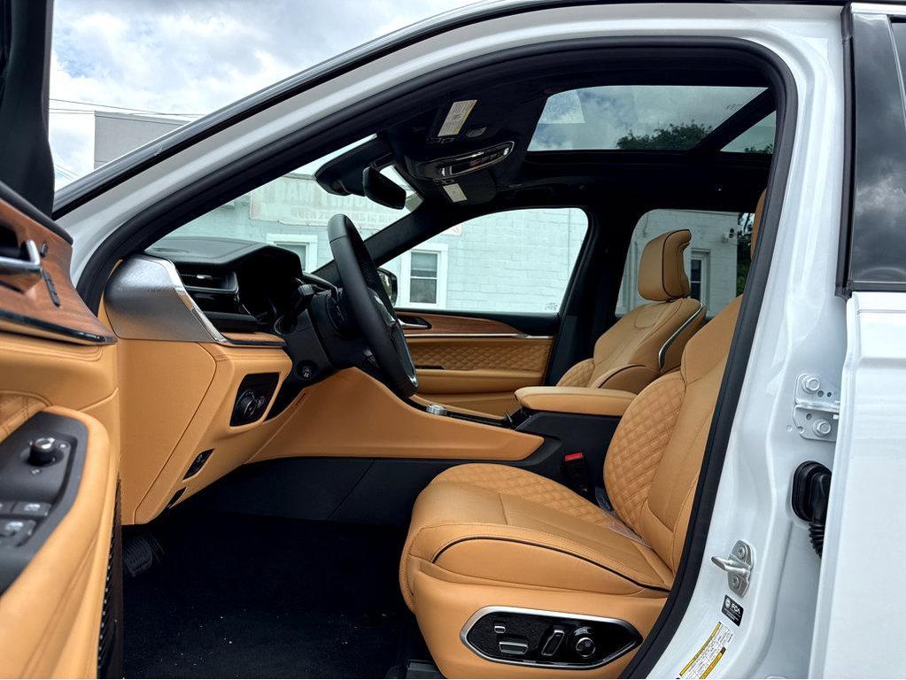 new 2025 Jeep Grand Cherokee car, priced at $65,460