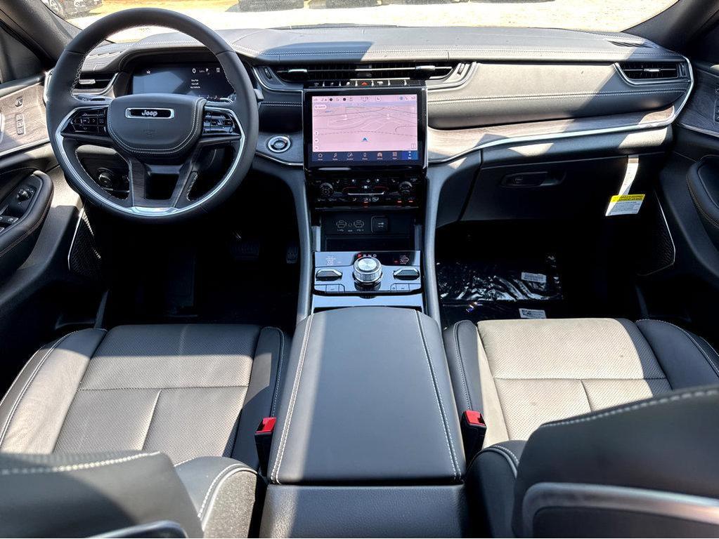 new 2025 Jeep Grand Cherokee car, priced at $63,195