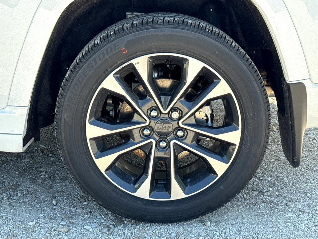 new 2025 Jeep Grand Cherokee car, priced at $63,195