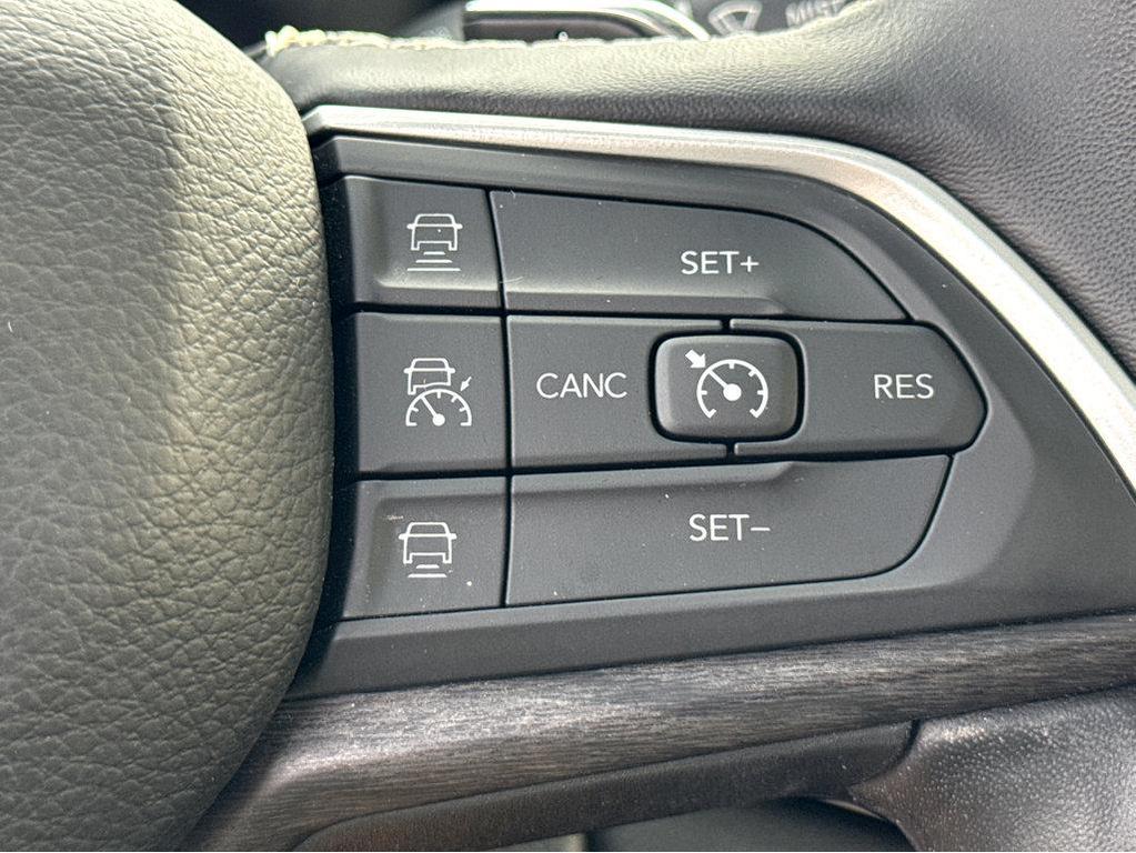 used 2022 Jeep Grand Cherokee car, priced at $29,983