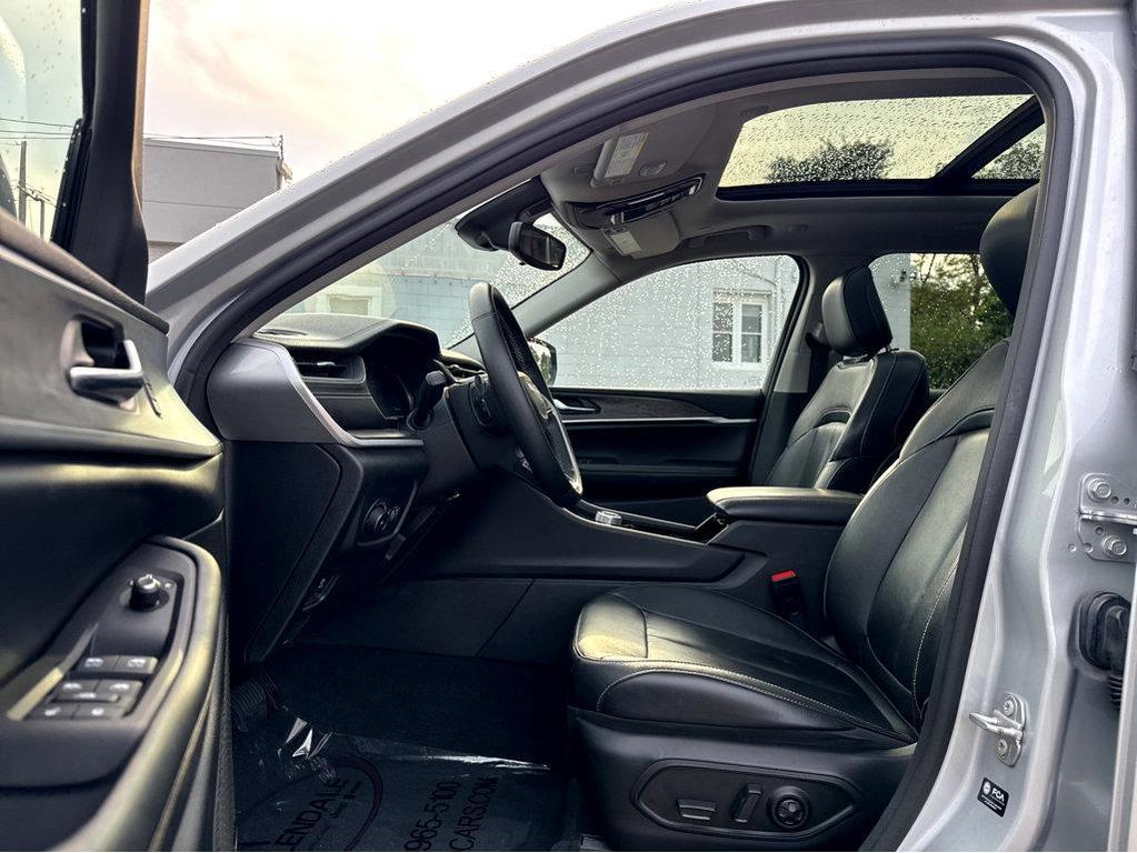 used 2022 Jeep Grand Cherokee car, priced at $29,983